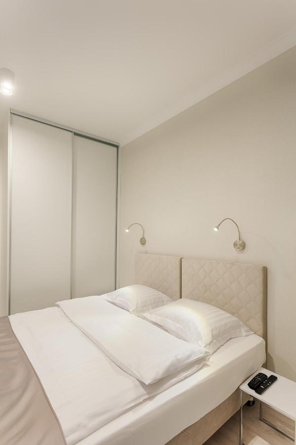 Mennica Residence Luxury Location Warschau Buitenkant foto