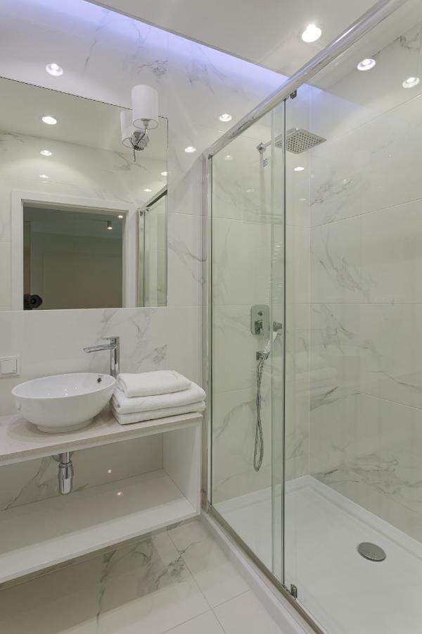 Mennica Residence Luxury Location Warschau Buitenkant foto