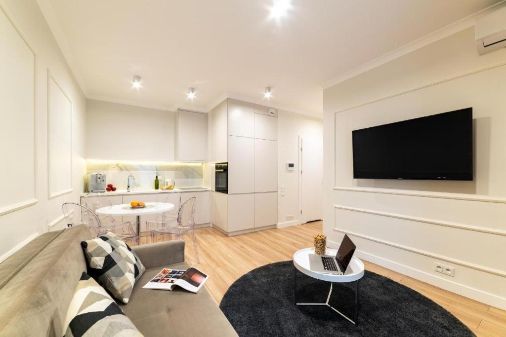 Mennica Residence Luxury Location Warschau Buitenkant foto